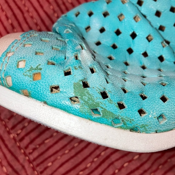 Unity in Diversity turquoise and Cream Heels with Chunky Heel - Picture 15 of 16